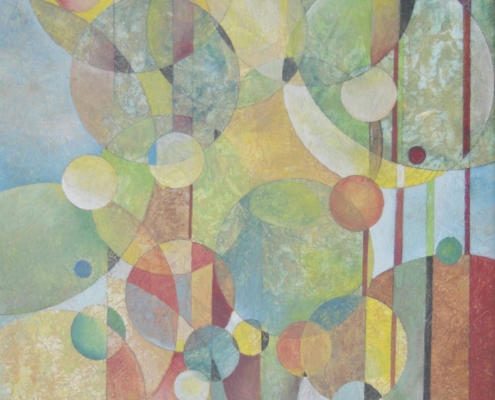 Mary Cappiello, opere astratte con cerchi e linee armoniche, colori tenui e metallici