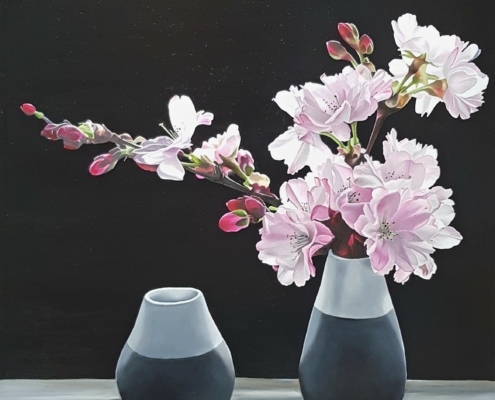 Opera di Stefania Hepeisen, pittrice iperrealista italiana, specializzata nella pittura di fiori ad olio, elegante e raffinata, con una sensibilità per i dettagli e la luce dei petali.