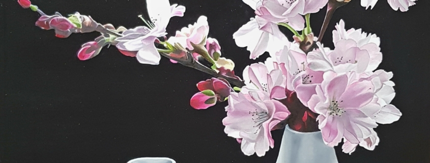 Opera di Stefania Hepeisen, pittrice iperrealista italiana, specializzata nella pittura di fiori ad olio, elegante e raffinata, con una sensibilità per i dettagli e la luce dei petali.
