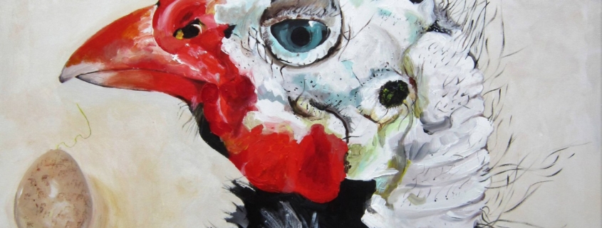 Dipinto figurativo di Claudio Citi con gallina geneticamente modificata e uova scure sospese, atmosfera surreale e ironica