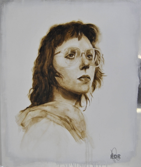 Quadro di Davide Robert Ross, opera a bitume su lastra metallica con figura femminile contemporanea