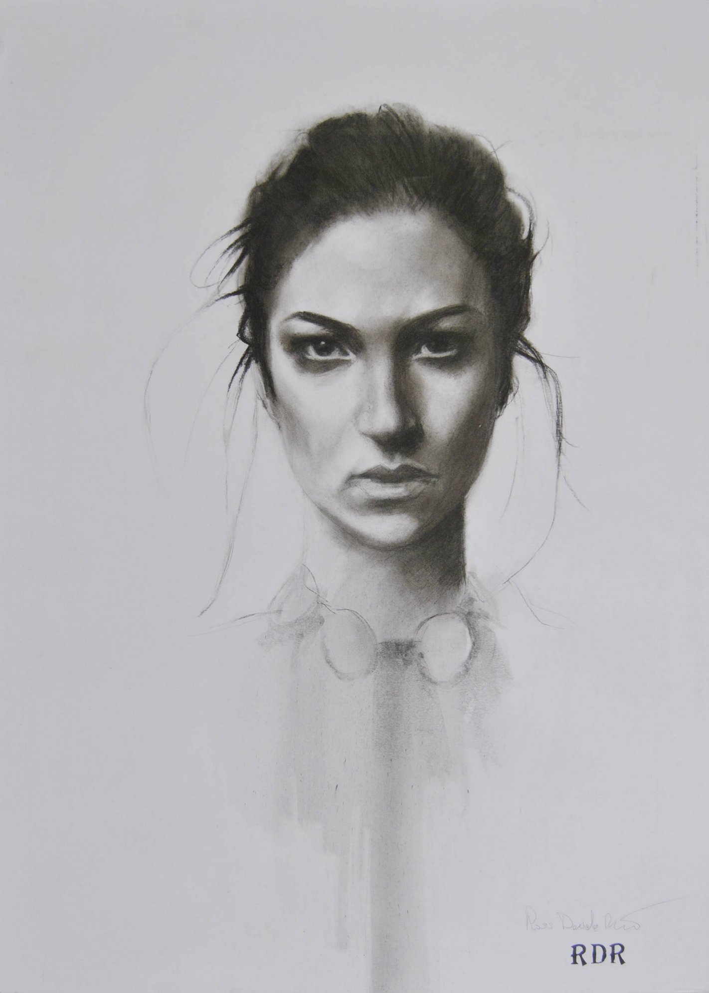 Disegno a grafite e tecnica mista di Davide Robert Ross, su carta con volto femminile contemporanea