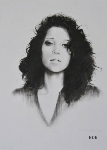 Disegno a grafite e tecnica mista di Davide Robert Ross, su carta con volto femminile contemporanea