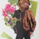 Collage “Brando (Overdress)” di Elisa Biagiotti, testa di cane su corpo umano, riviste vintage, arte concettuale 2025