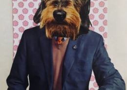 Collage “Cappuccino” di Elisa Biagiotti, testa di cane su corpo umano, collage analogico, riviste vintage, arte concettuale 2025