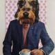 Collage “Cappuccino” di Elisa Biagiotti, testa di cane su corpo umano, collage analogico, riviste vintage, arte concettuale 2025
