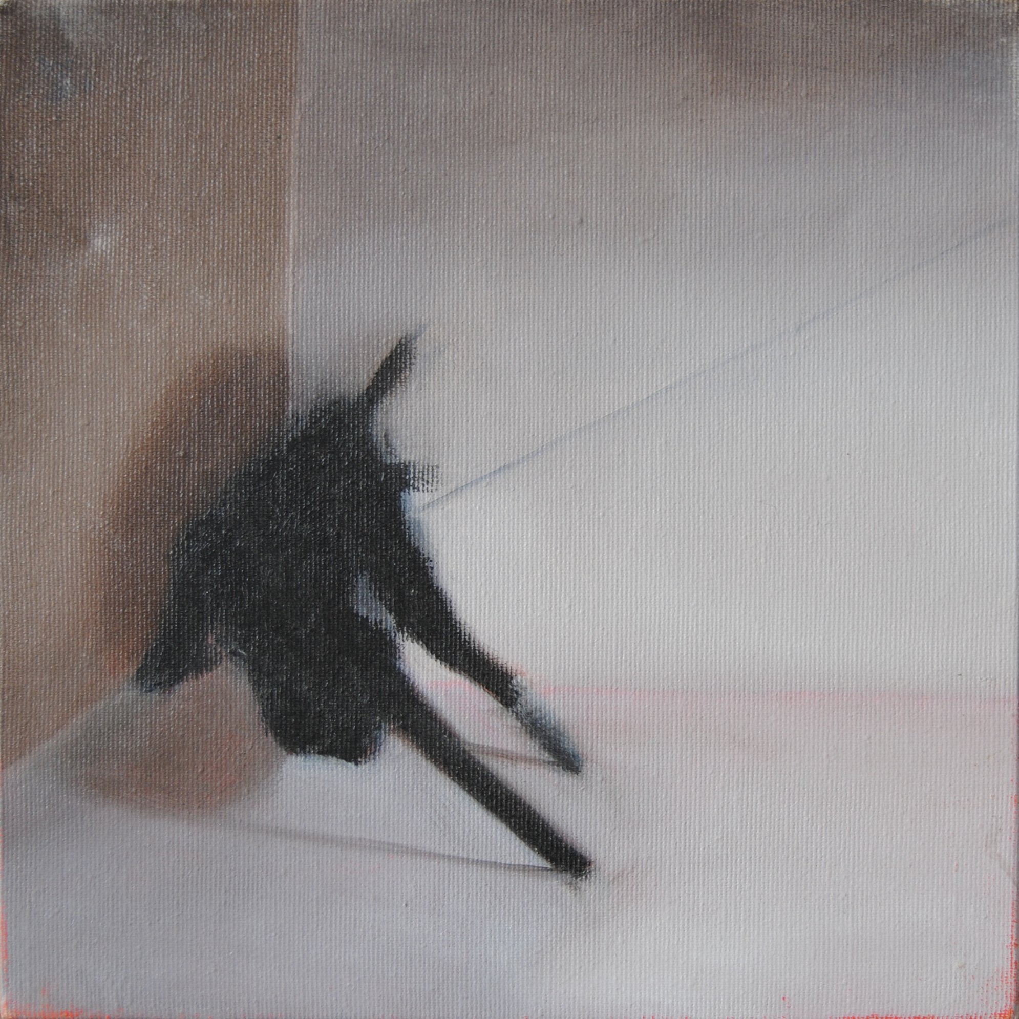 Opera di Francesco Manenti, cane stilizzato in tensione, metafora dell’anima trattenuta da legami invisibili