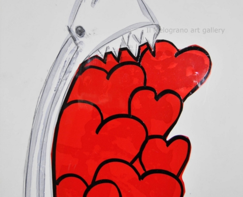 Disegno su carta di Futurboba con squalo con cuori rossi in plastica trasparente colorata, titolo Mangio Amore