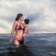 Giovane madre in due pezzi rosso con bambino in collo, gambe immerse in mare scuro sotto cielo cupo, pittura realistica luminosa di Giovanni Graziani.