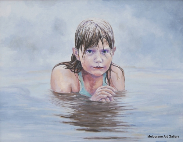 Viso di giovane ragazza che emerge dall’acqua calma di un lago, pittura realistica luminosa di Giovanni Graziani, espressione intensa e sforzo nel nuoto.