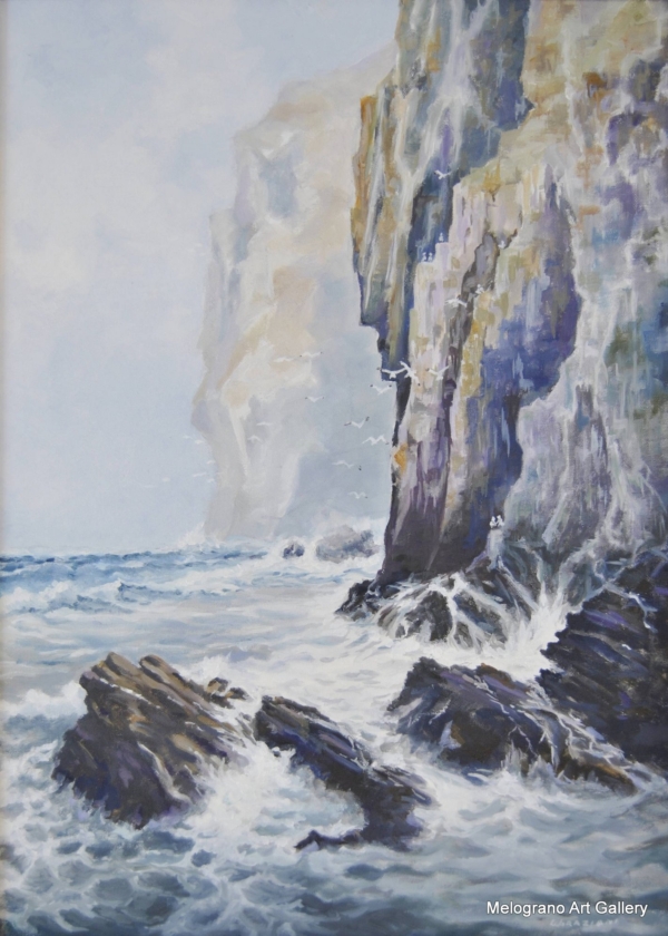 Scogliera alta e imponente sul mare con gabbiani, pittura realistica luminosa di Giovanni Graziani, rocce lisce e atmosfera suggestiva.