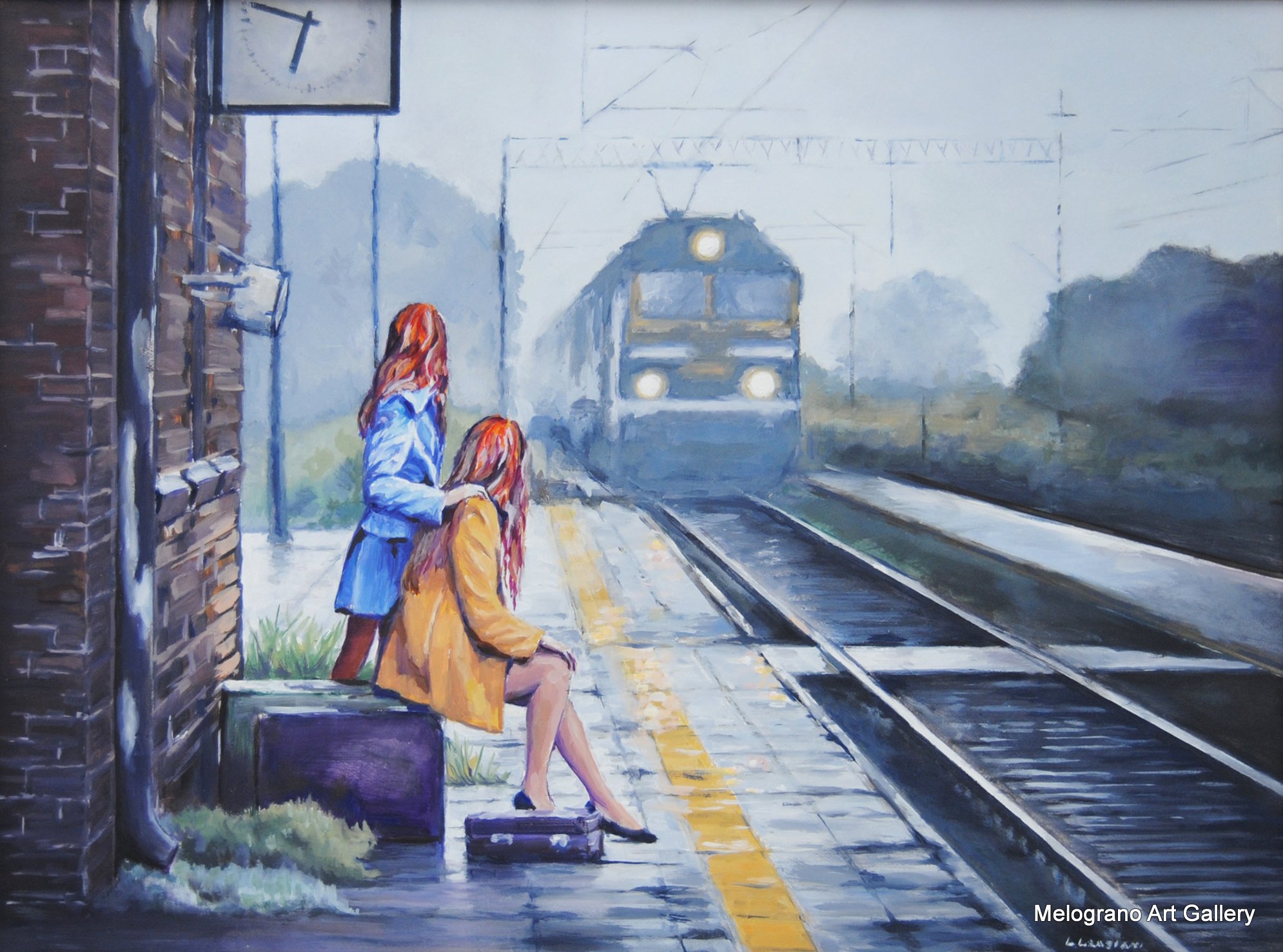 Due ragazze sulla panchina del binario, treno in arrivo – dipinto realistico contemporaneo di Giovanni Graziani