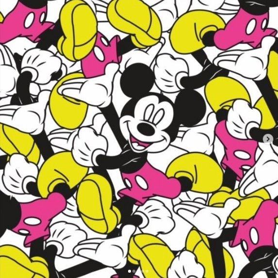 Mickey Mouse, serie Supereroi di Luigi Massa, colori rivisitati, pattern serrato su cartoncino