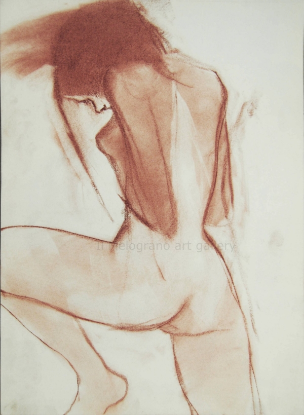 Le donne di Maurizio Barraco a carboncino e pastelli su carta. Sono nude, malinconiche, tragiche, simbolo di fragilità e consapevolezza.