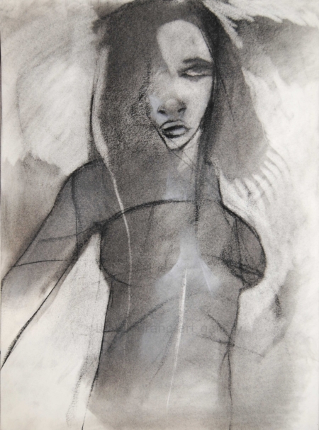 Le donne di Maurizio Barraco a carboncino e pastelli su carta. Sono nude, malinconiche, tragiche, simbolo di fragilità e consapevolezza.