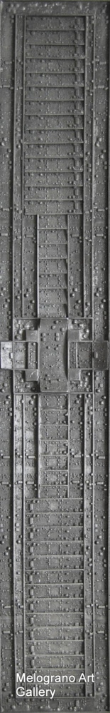 Quadro di Morgan Zangrossi Codicibus Ignotum: oggetti tridimensionali metallici diventano codici indecifrabili, simboli oscuri che invitano a una personale decodifica