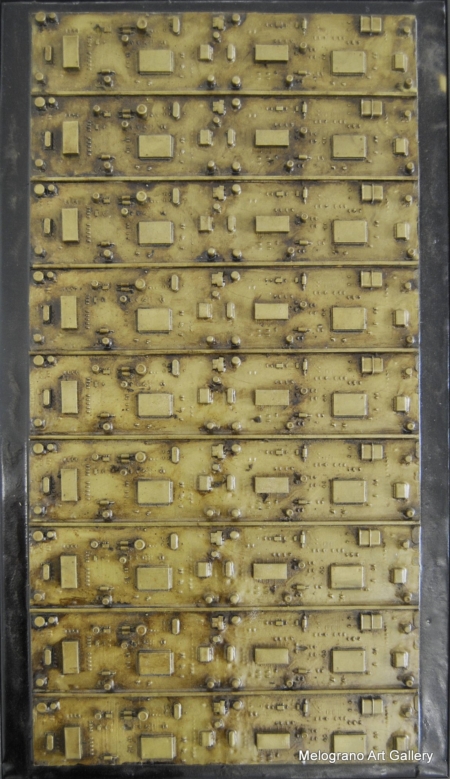 Opera concettuale di Morgan Zangrossi, realizzata con componenti hardware, ferro e resina. L’insieme metallico si trasforma in codici da scoprire.