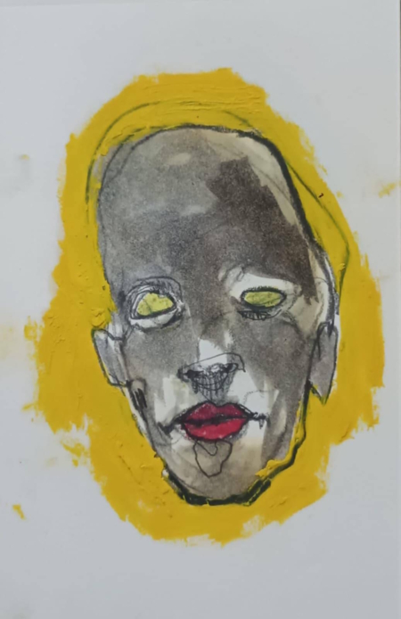 Maschera espressionista scura con aura gialla, opera su carta di Ottavio Mangiarini.