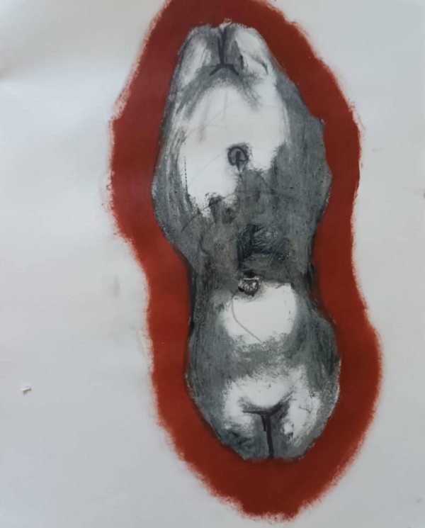Torso stilizzato in grafite con aura rosso cupo, disegno espressionista di Ottavio Mangiarini.