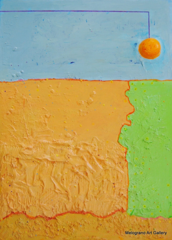 Cala-sole di Riccardo Lizio: paesaggio astratto con sole arancione al tramonto, cielo blu leggero e superficie materica di terra e vegetazione.