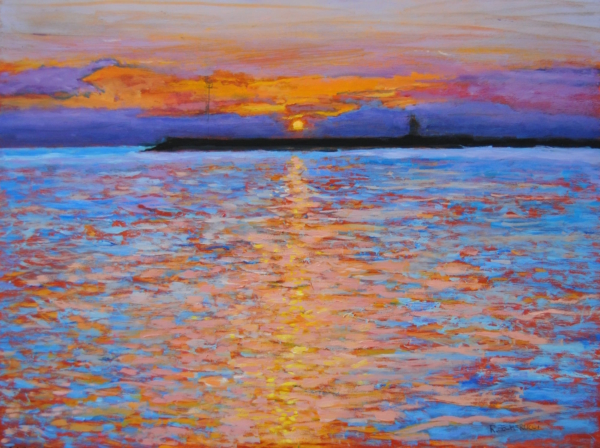 Molo scuro a Livorno al tramonto con cielo rosa, arancio, viola e rosso