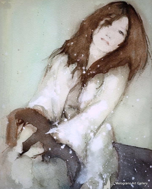 Acquerello di Taichi Ichikawa, donna sorridente nella neve, atmosfera luminosa e serena.