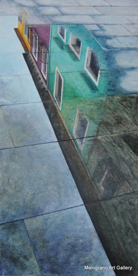 Quadro della pittrice livornese Valeria Luschi con riflessi di edifici nell'acqua, pittura di un caldo realismo