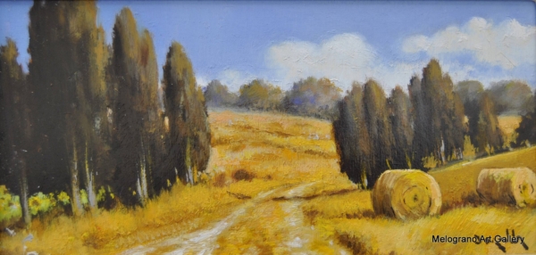 Dipinto di Borella con cipressi, rotoloni di paglia e campagna dorata dal grano mietuto, in luce estiva morbida