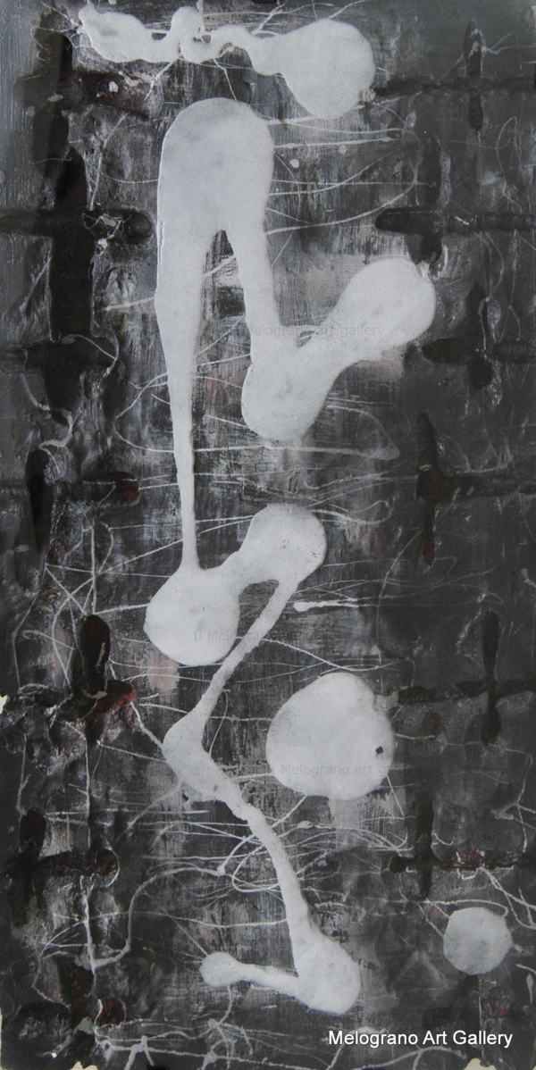 Opere materiche di Andrea Renda con polistirolo scavato, colori intensi e texture profonde