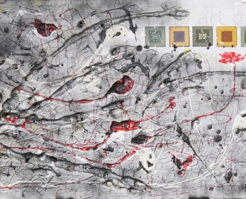 Opera astratta con profondo significato concettuale di Andrea Renda su polistirolo inciso e scavato, con colori che emergono attraverso una superficie traslucida e applicazioni di materiali