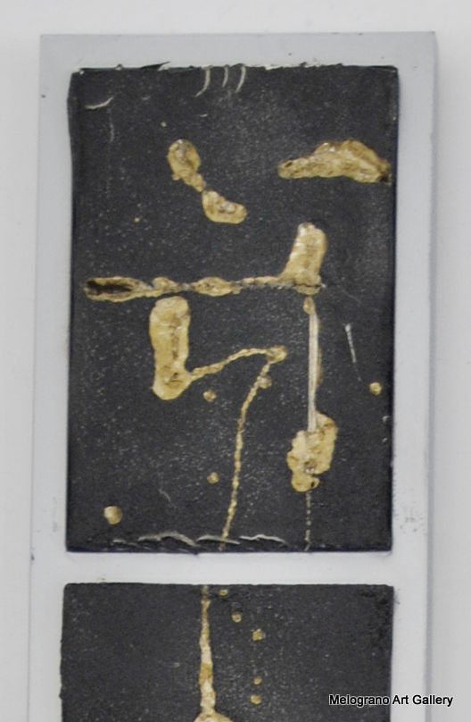 Opere materiche di Andrea Renda con polistirolo scavato, colori intensi e texture profonde