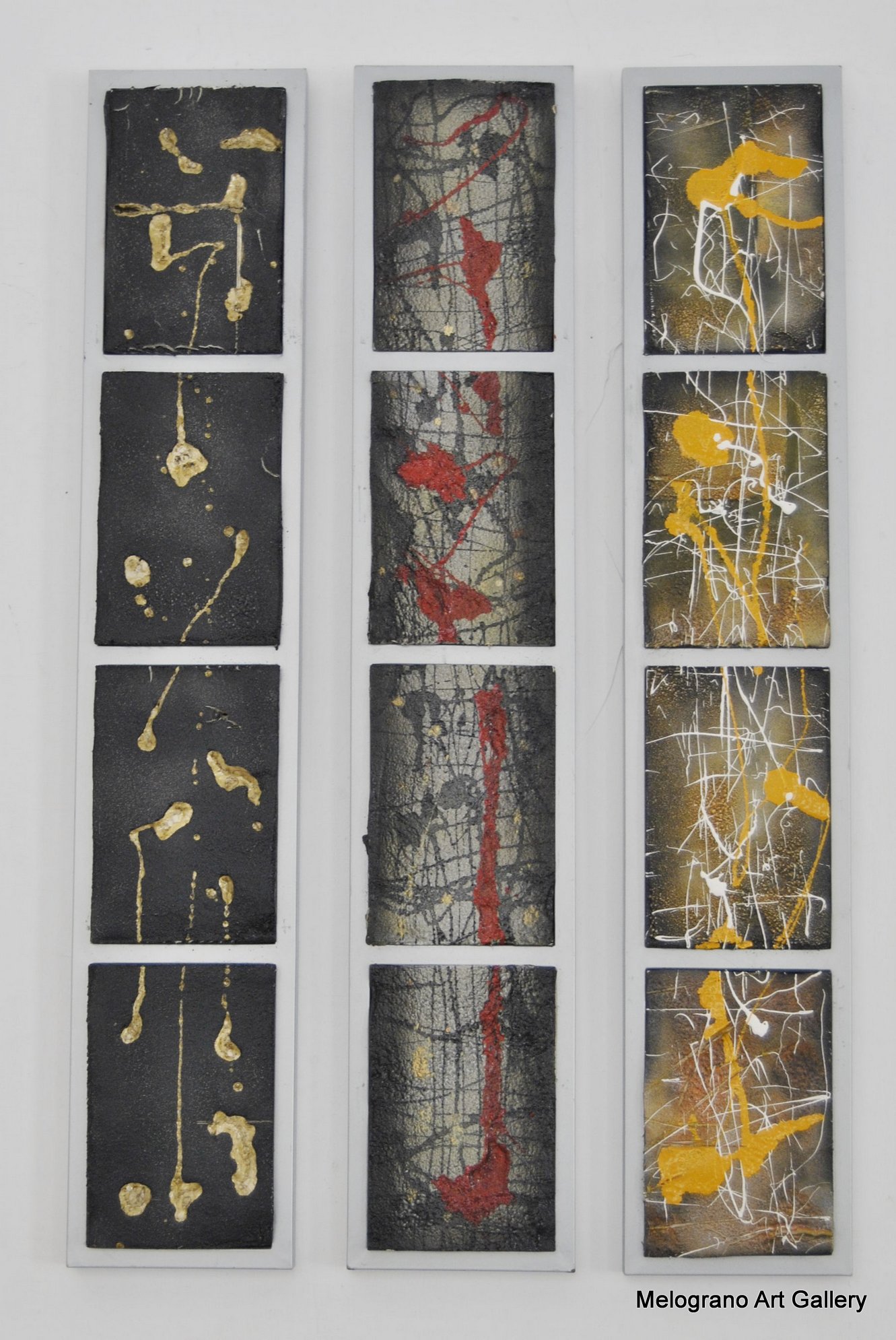 Opere materiche di Andrea Renda con polistirolo scavato, colori intensi e texture profonde