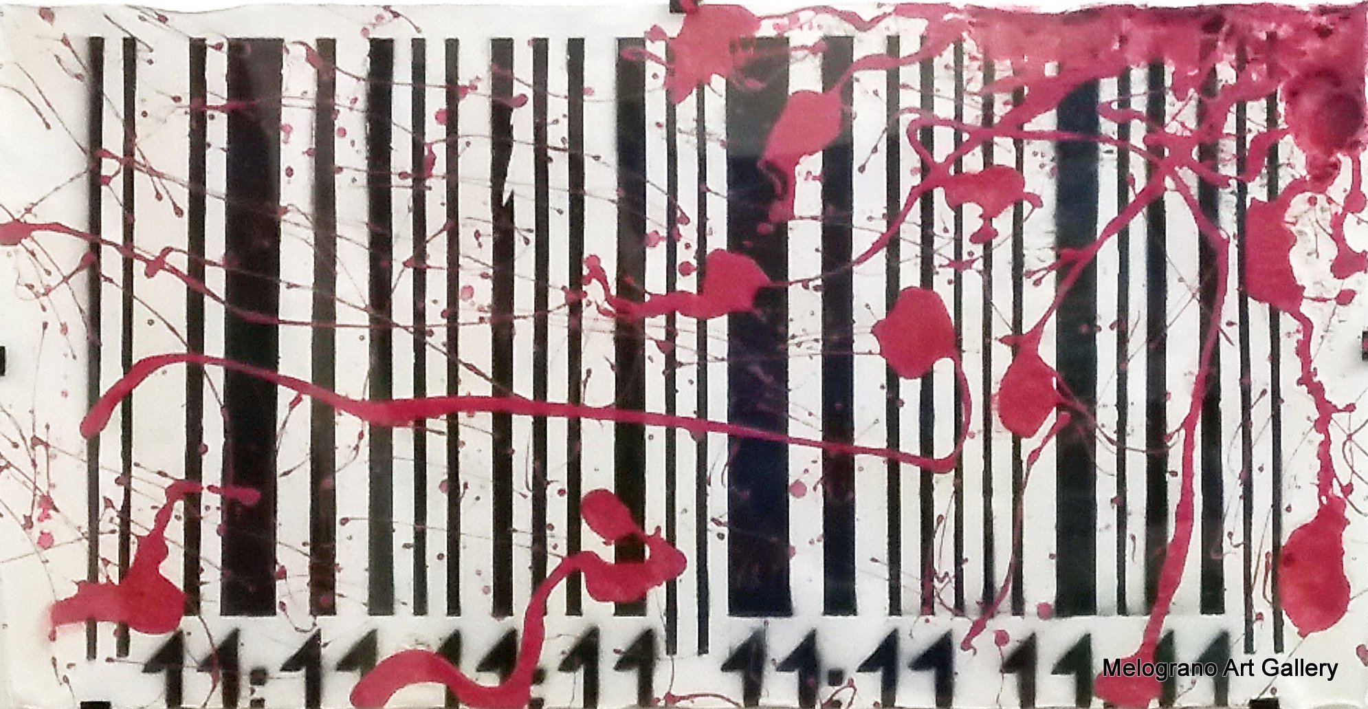 Opera “Codice a Barre” di Andrea Renda, polistirolo con codice a barre scheggiato e macchie di vernice rossa, simbolo dell’essere umano schedato e della fragilità umana.