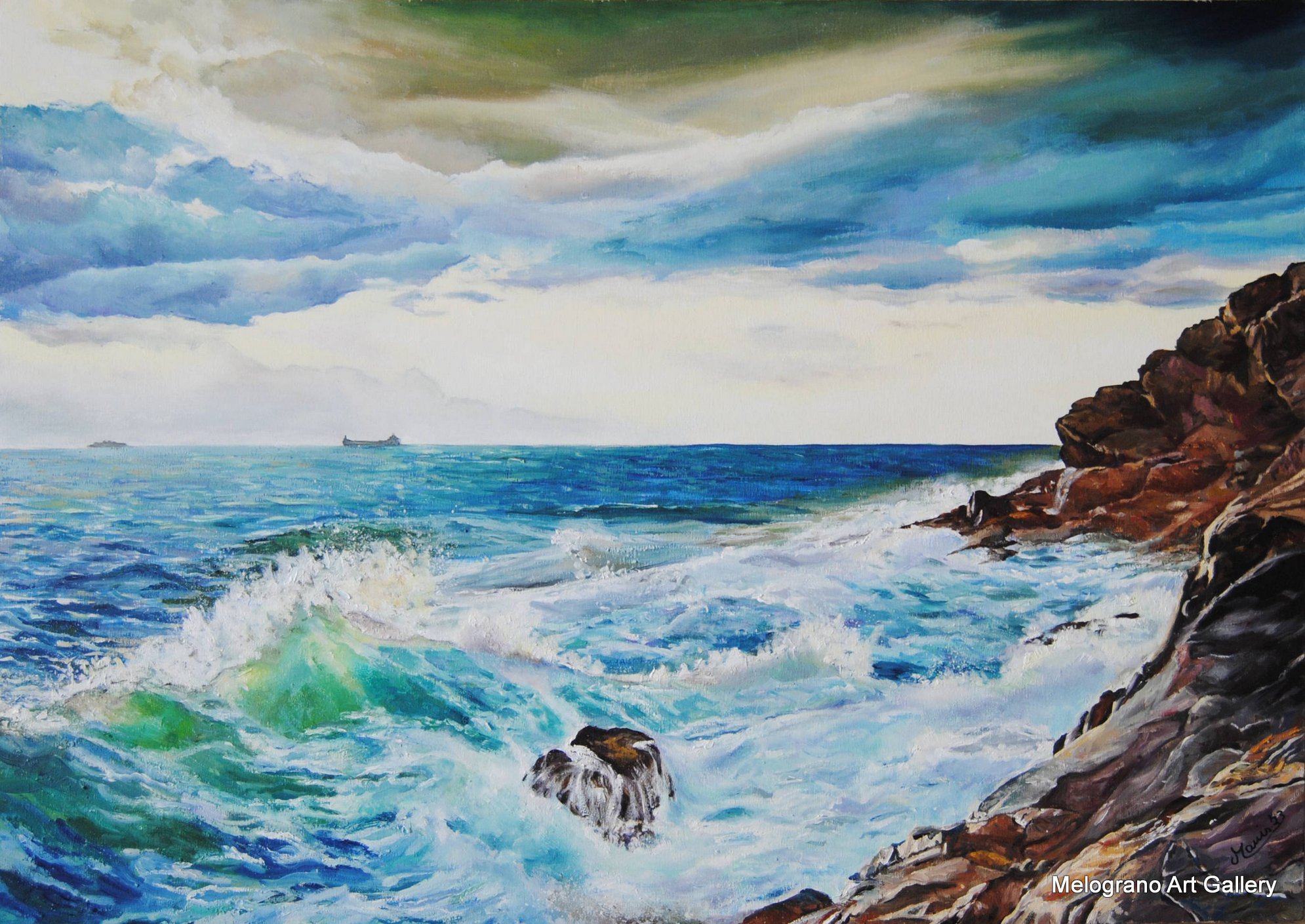 Mare visto dalla riva con scogli in primo piano, luce naturale e riflessi sull’acqua, dipinto figurativo di Bianca Manis.