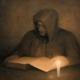 Monaco incappucciato con parte del volto visibile, libro illuminato da candela in toni seppia