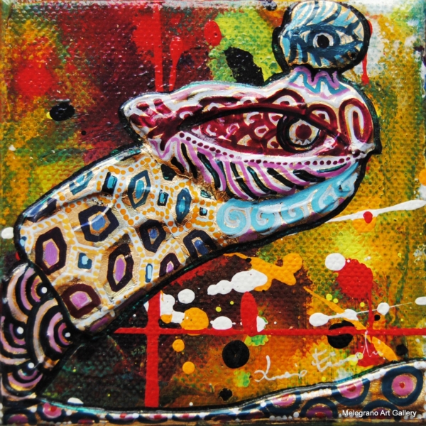 Piccole Ombre di Lucia Fiaschi, piccole tele con fondo verde, rilievi dorati, simboli e figure-ombra