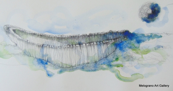 Disegno in velature azzurre di Marco Cavalieri su carta, realizzato con matita e acquarello, tratti leggeri e poetici che evocano fantasia e viaggio onirico.