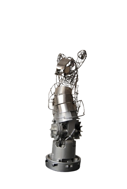 Cane ibrido “Bobby” di Marco Cavalieri, scultura in metallo, alluminio e parti meccaniche.