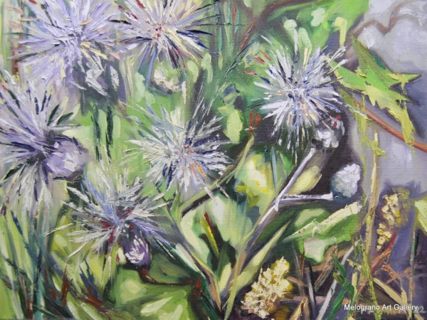 Michela Masini – Fiori azzurro-violetti tra verde invernale