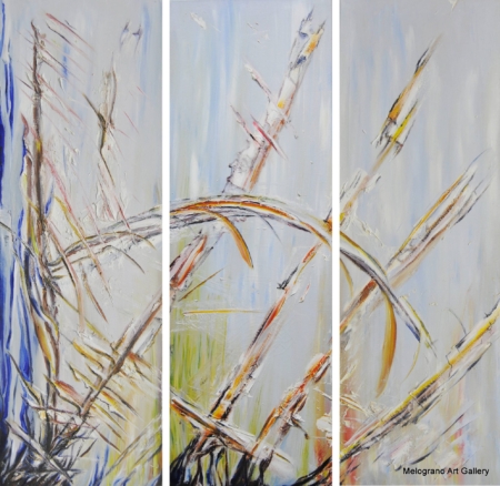 Alisei di Paola Caporilli, trittico astratto che evoca un paesaggio nordico con erbe costiere alte sferzate dal vento.