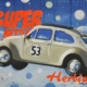 Maggiolino pop sotto scritta Herbie, pop art colorata e ironica di Vincenzo Marino.