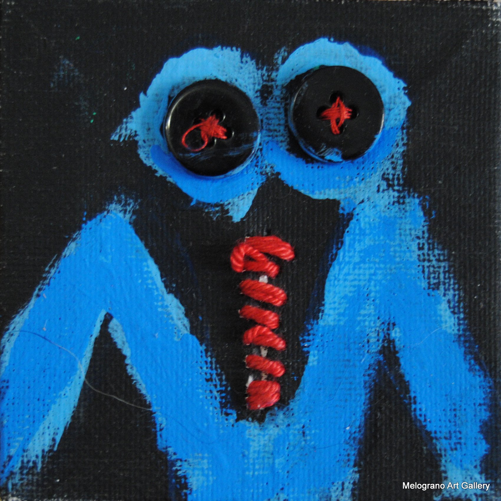 Alessandra Cantini – Piccole tele colorate con figura femminile stilizzata, dettagli cuciti e bottoni simbolici al torso