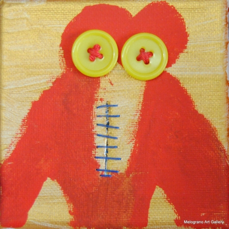 Alessandra Cantini – Piccole tele colorate con figura femminile stilizzata, dettagli cuciti e bottoni simbolici al torso