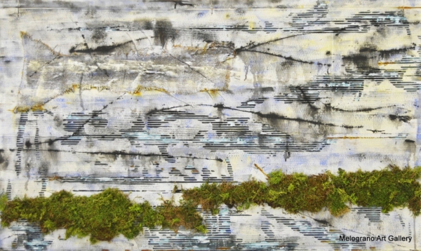 Mare d’inverno con Green, opera materica di Fabio Brambilla su cartone con applicazione di muschio stabilizzato nei toni freddi