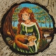 Dipinto su disco di legno con personaggio fantasy e animale fatato del bosco, stile tenero e fiabesco