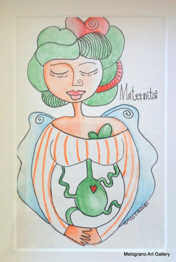 Disegno su carta “Maternità”: giovane donna con occhi bassi che protegge il ventre, embrione stilizzato, cuore rosso visibile, tratto sottile e delicato.
