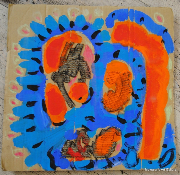 Opera su cartone con colori vivaci e materiali applicati di Paola Vallini