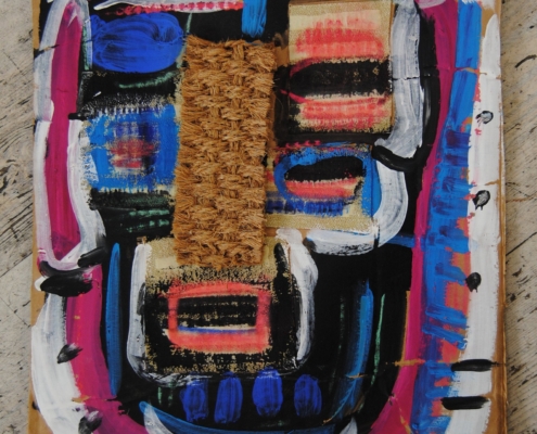 Opera su cartone con colori vivaci e materiali applicati di Paola Vallini