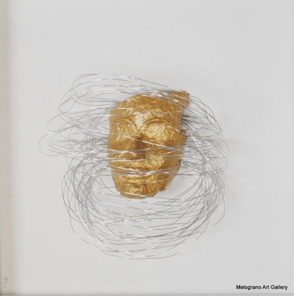 Opera di Tina Vitale con simboli, dettagli, fimo e materiali misti