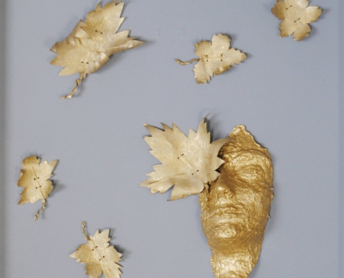 Opera di Tina Vitale realizzata con tecniche miste e materiali polimaterici